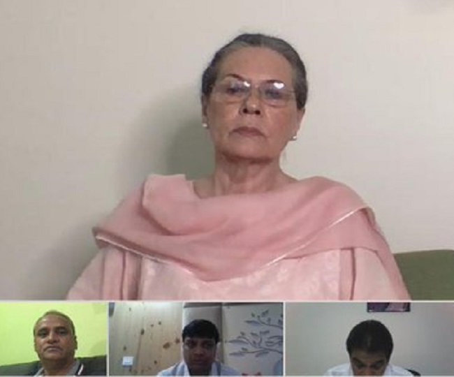 Drama at CWC meeting after Rahul Gandhi remarks, Ghulam Nabi Azad offers to quit over dissent letter | 10 points